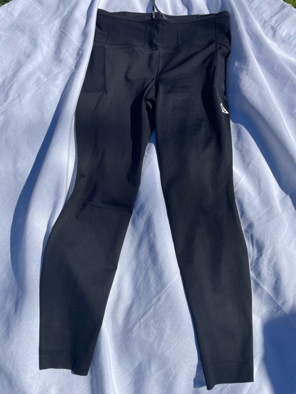 Nike Black High-Rise Athletic Leggings with Side Pocket
